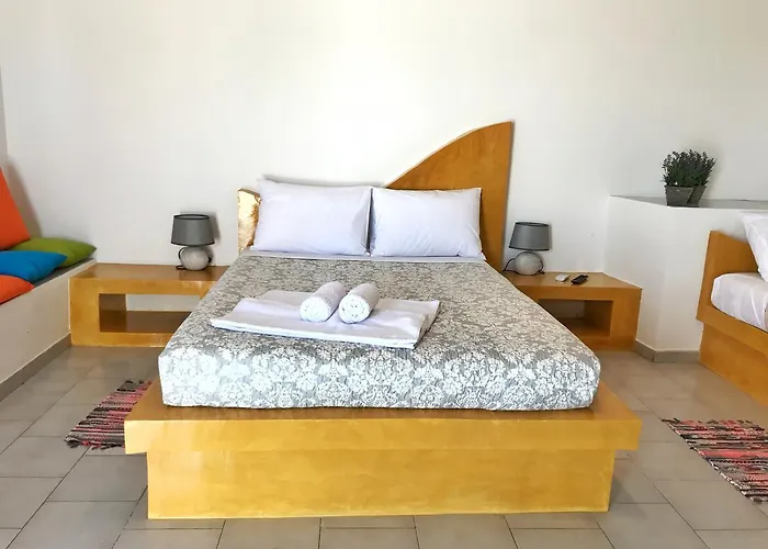 Aquarius Fira (Santorini)