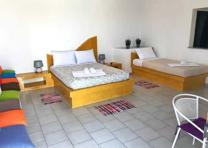 Aquarius Guest house Fira (Santorini)