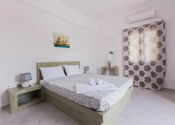 Aquarius Guest house Fira (Santorini)