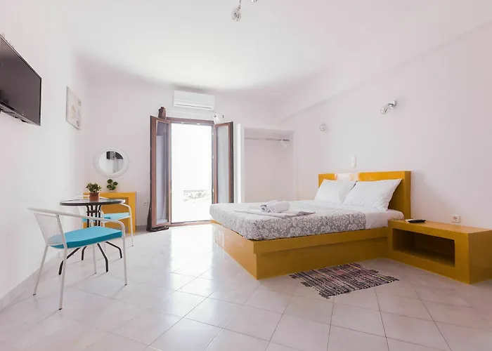 Aquarius Guest house Fira (Santorini)