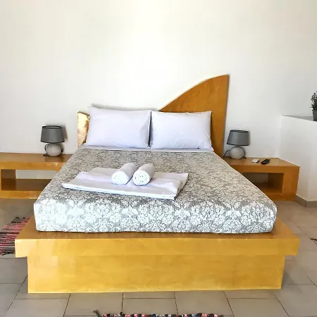 Aquarius Fira (Santorini)