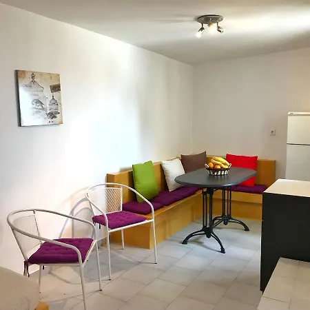 Aquarius Konukevi Fira (Santorini)