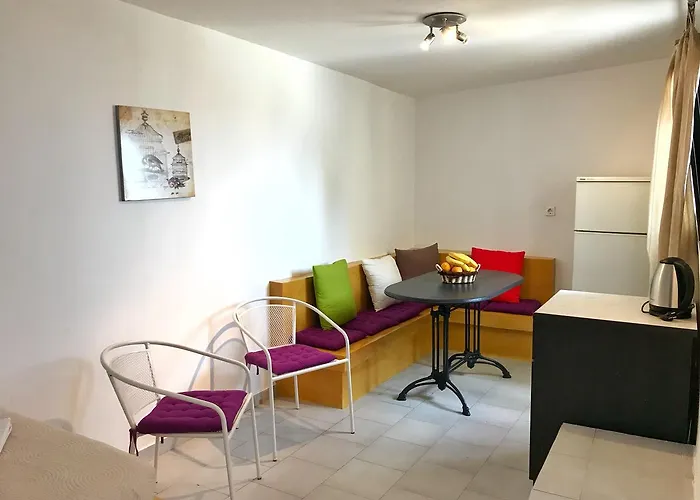 Aquarius Konukevi Fira (Santorini)